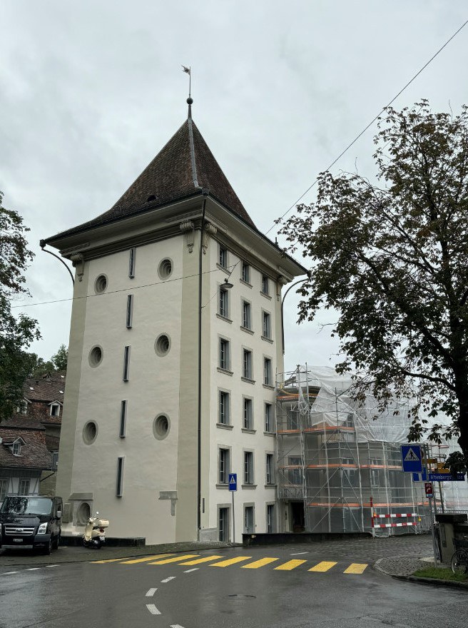 Felsenburg mit neuer alter Farbe