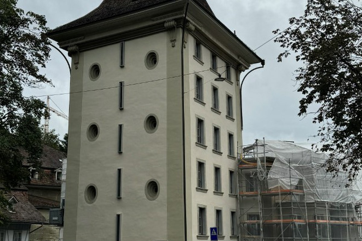 Seit wenigen Tagen ist das Gerüst am Turm entfernt.. Vergrösserte Ansicht